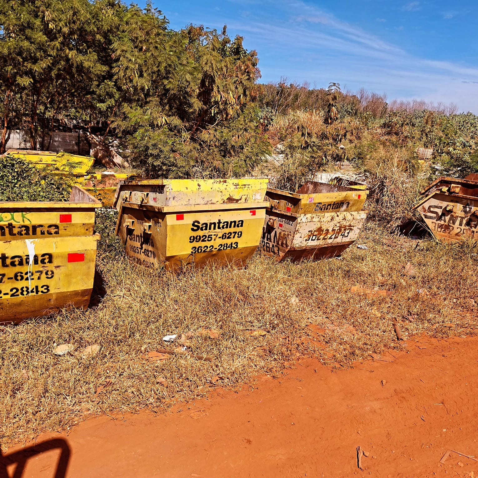 Caminhão da Caçamba Santana atendendo obra em Ribeirão Preto