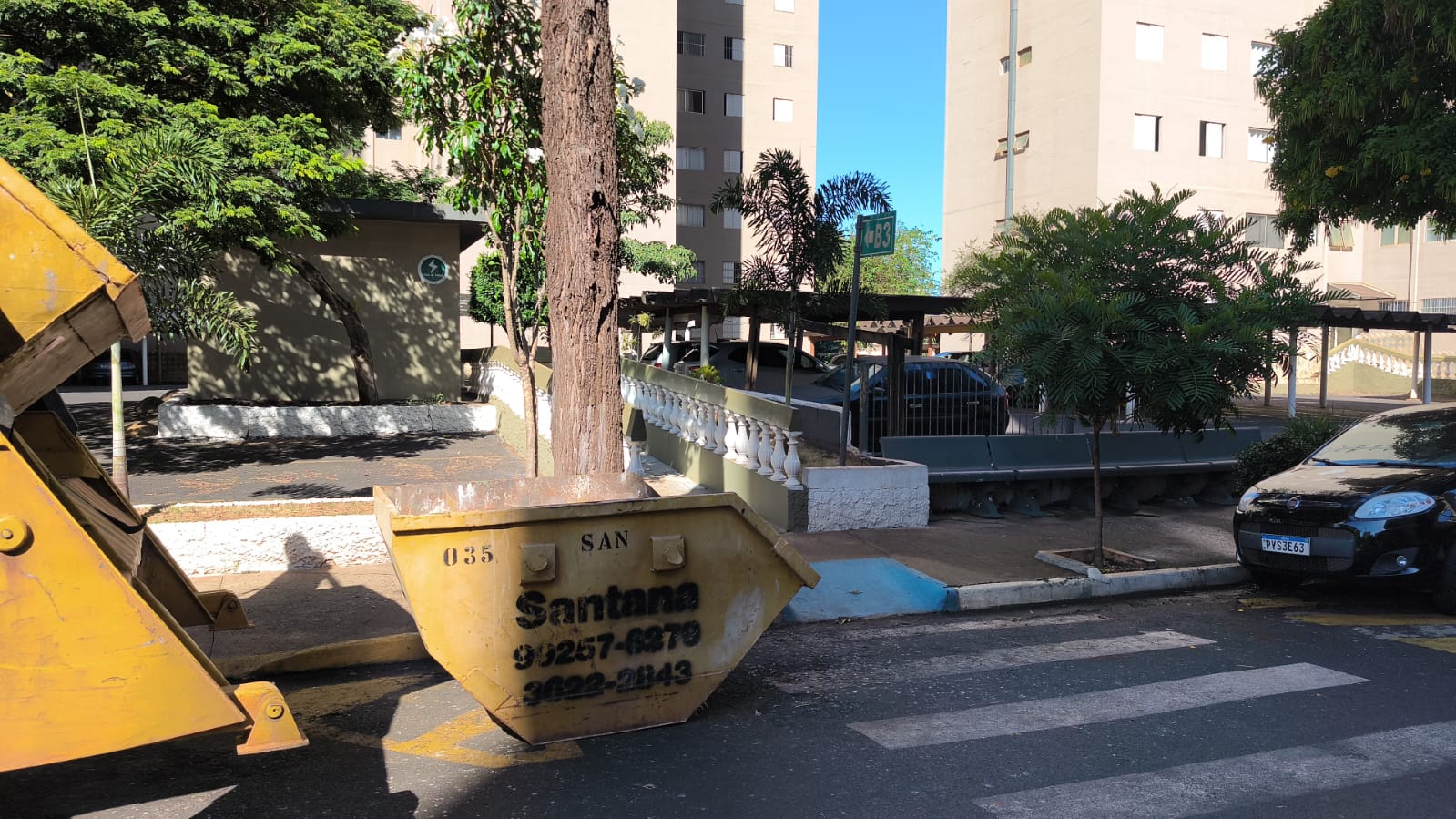 Caçamba Santana em atendimento no centro de Ribeirão Preto